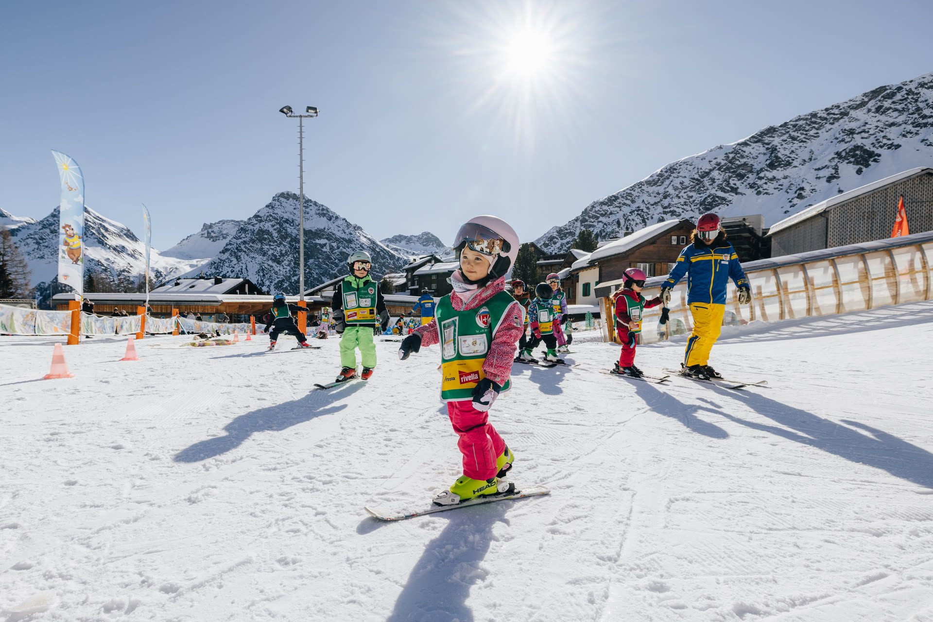 Erfahrene Schneesportlehrpersonen der Schweizer Ski- und Snowboardschule Arosa